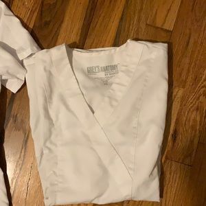 Gets anatomy white scrub top